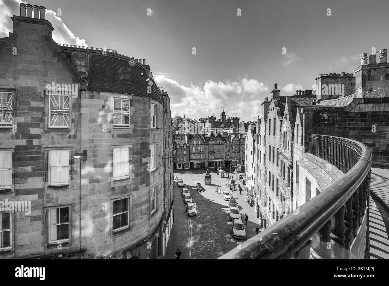 Edinburgh, GROSSBRITANNIEN - 30. MAI 2019: Berühmte zentrale Straßen und Gebäude von Edinburgh - der Hauptstadt Schottlands Stockfoto