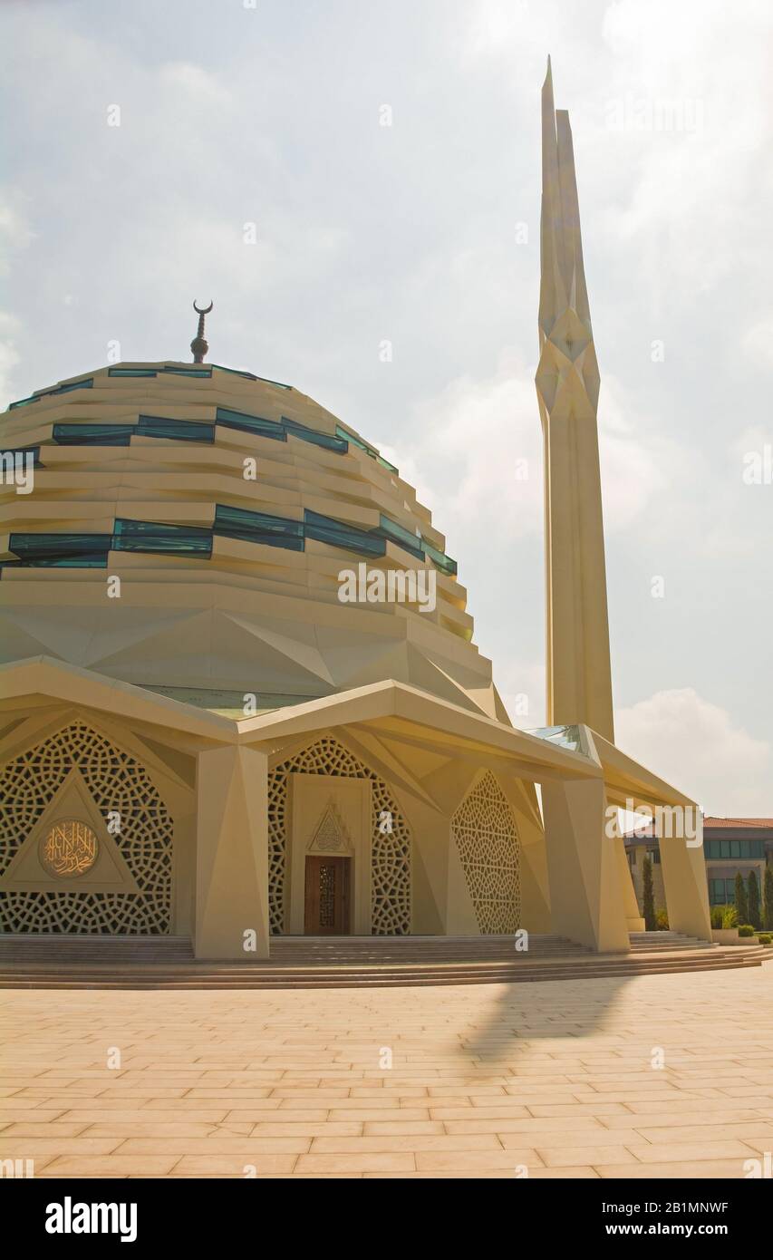 Die moderne Moschee 2015 an der Theologischen Fakultät der Marmara-Universität in Uskudar, Istanbul Stockfoto