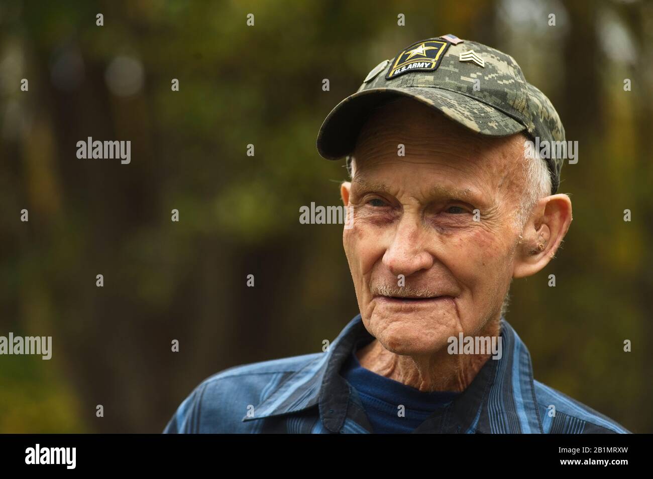 USA - 26. Oktober 2019: Russell Brown ein 92-jähriger Veteran aus dem zweiten Weltkrieg lebt in Nord-West, Loudoun sein ganzes Leben. Hier spricht er mit Amerikas Stockfoto