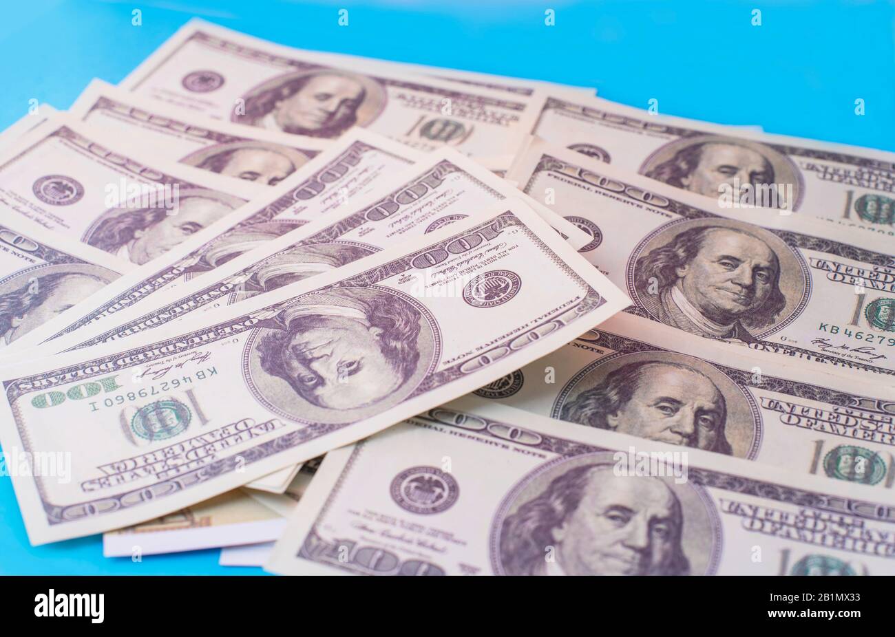Viele rechnen mit 100 Dollar Geld in amerikanischer Währung Stockfoto