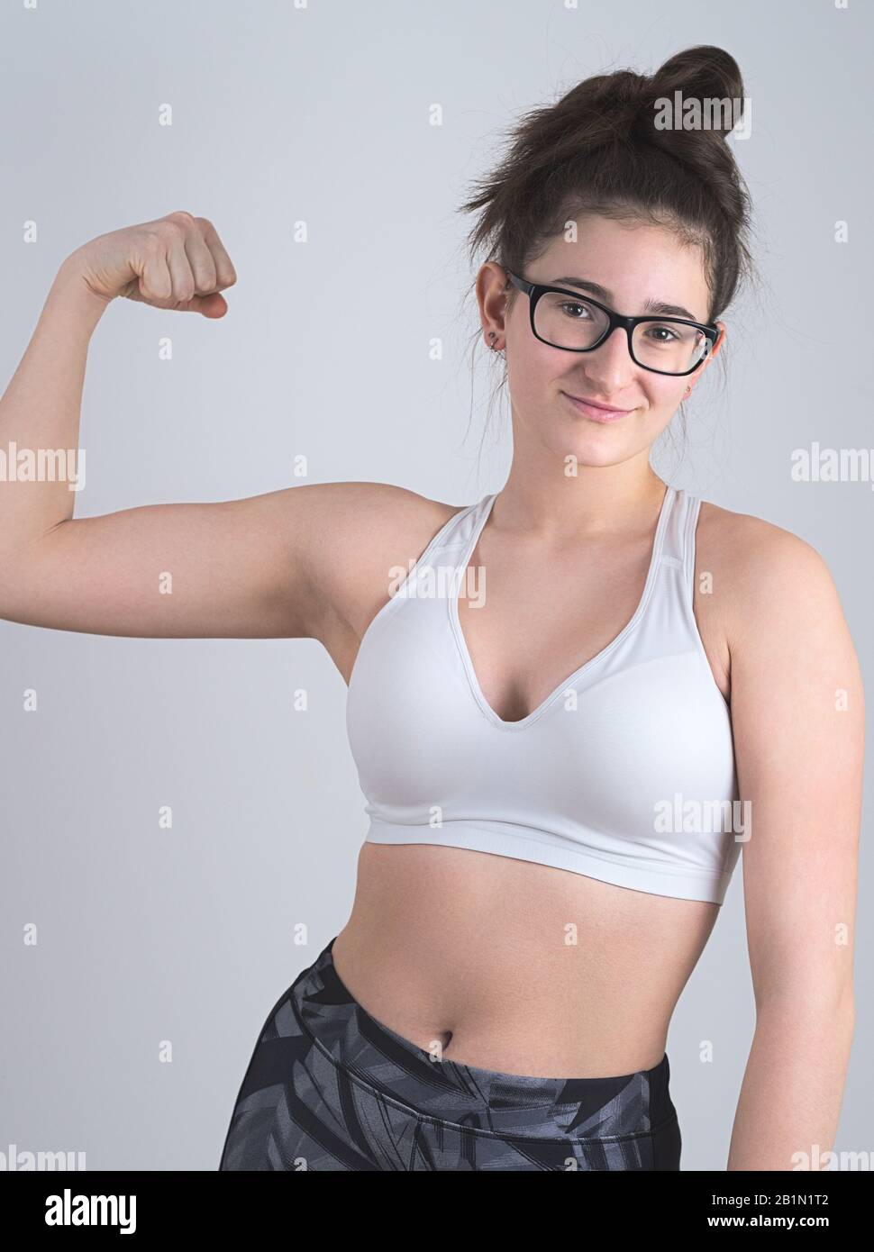 Junge, Bespeckte Teenie-Mädchen Posieren in Sportswear Stockfoto