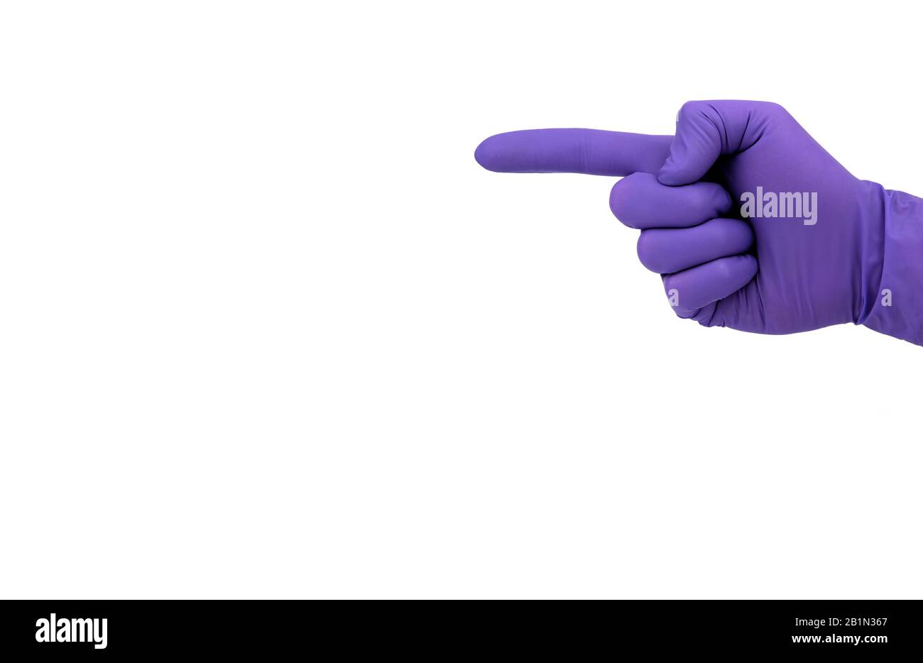 Hand in violettem Handschuh, der den Zeigefinger zeigt. Medizinischer persönlicher Hinweis auf etwas wichtiges. Isoliert auf reinem Weiß. Hochauflösendes Foto mit c Stockfoto