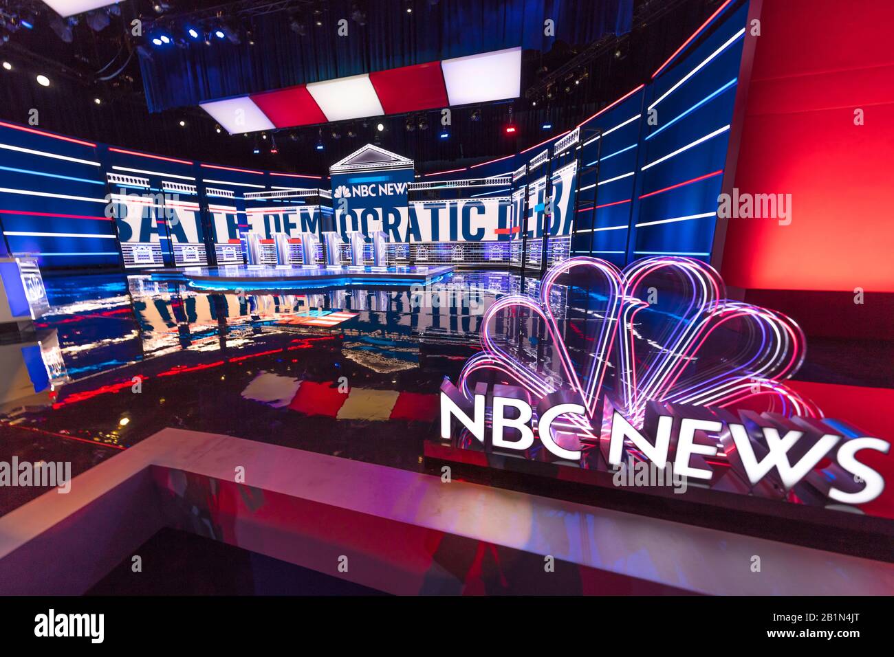19. Februar 2020, LAS VEGAS NEVADA, USA - Präsidentschaftskandidaten der Demokraten debattieren die Bühne, die vom Fernsehen NBC im Pariser Theater in Las Vegas veranstaltet wird Stockfoto