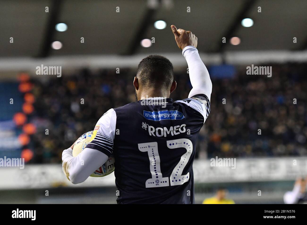 London, ENGLAND - 26. FEBRUAR Mahlon Romeo von Millwall beim Sky Bet Championship Match zwischen Millwall und Birmingham City in Den, London am Mittwoch, 26. Februar 2020. (Kredit: Ivan Yordanov/MI News)Foto darf nur für redaktionelle Zwecke in Zeitungen und/oder Zeitschriften verwendet werden, Lizenz für kommerzielle Nutzung erforderlich Kredit: MI News & Sport /Alamy Live News Stockfoto