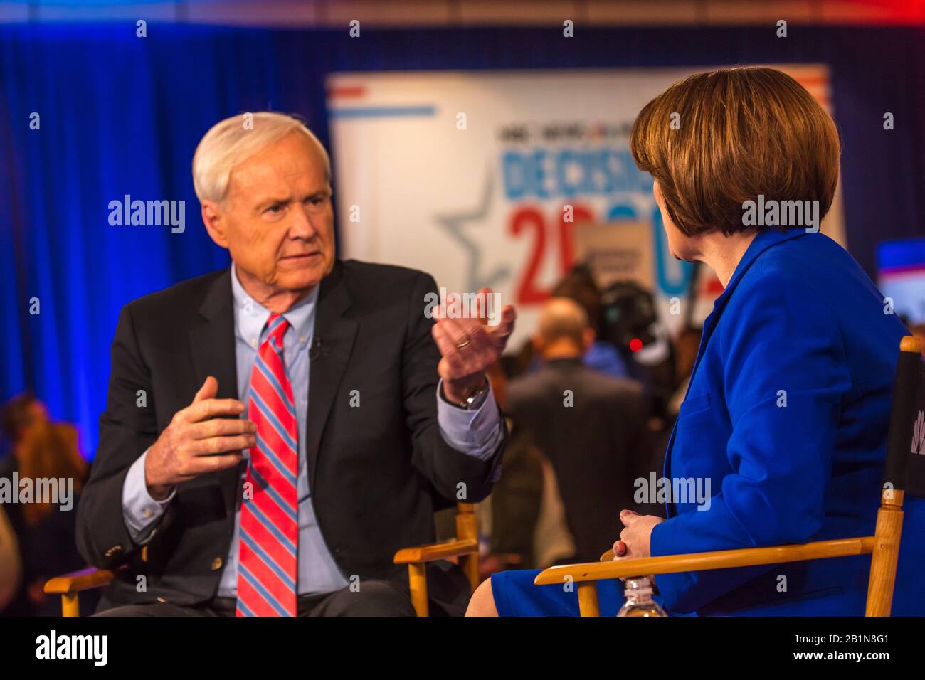 Feb. 2020, LAS VEGAS, NEVADA - USA - Chris Mattheson von MSNBC interviewt die demokratische Präsidentschaftskandidatin Senatorin Amy Klobuchar bei der Präsidentschaftsdebatte Stockfoto