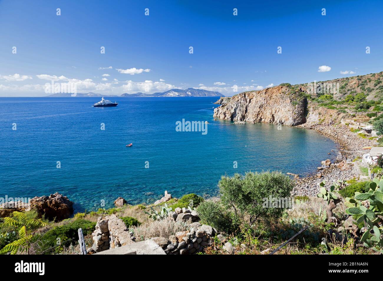 Felsenküste, Italien, Liparische Inseln Stockfoto