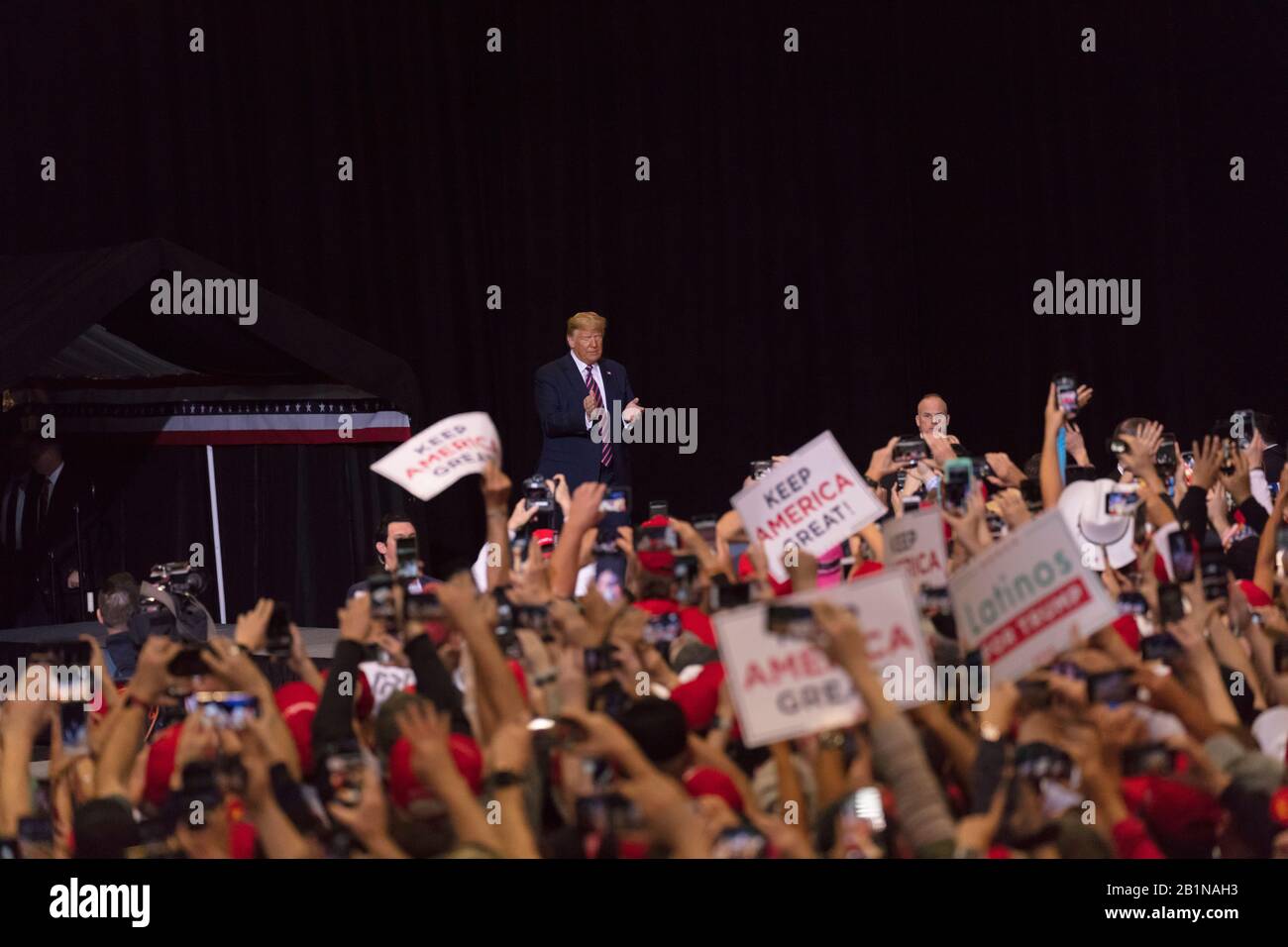 21. Februar 2020, LAS VEGAS CONVENTION CENTER, LAS VEGAS, NEVADA USA - President Trump Re-Election Rally - HALTEN SIE AMERIKA GROSSARTIG Stockfoto
