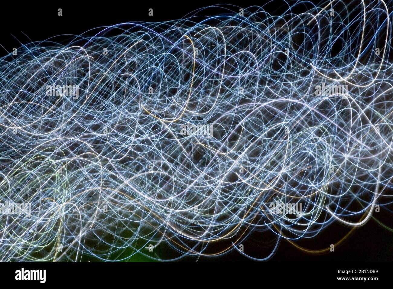 Eine konzeptionelle, lange Belichtung von Lichter in Bewegung. Stockfoto