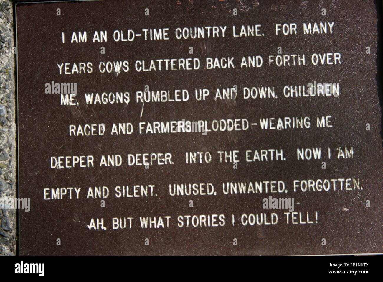 Historische Markierung für eine alte Landstraße auf den Blue Ridge Mountains, VA, USA Stockfoto