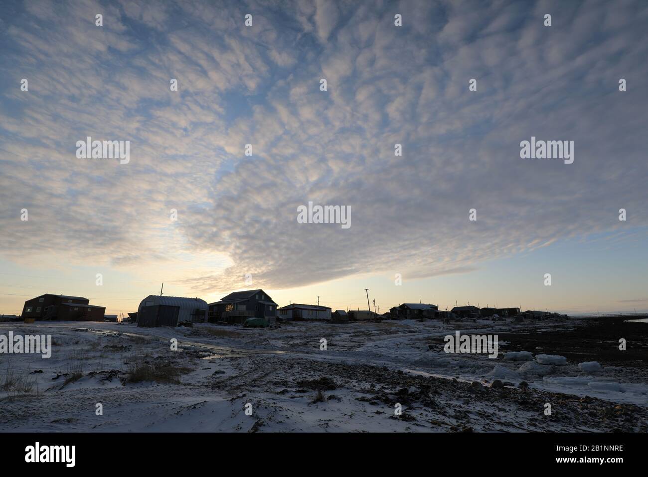 Abendblick auf eine arktische Gemeinde und ein Stadtviertel in Arviat, Nunavut Kanada Stockfoto