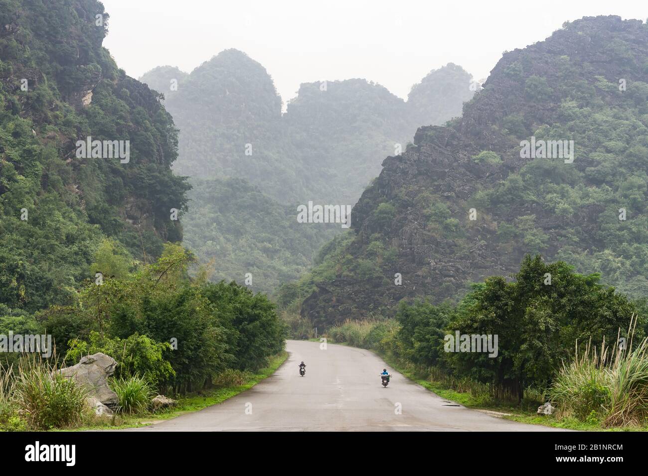 Vietnam Trang Ein Landschaftskomplex - Kalksteinmassive (Karst) von Trang An in der Provinz Ninh Binh in Nordvietnamesen, Südostasien. Stockfoto
