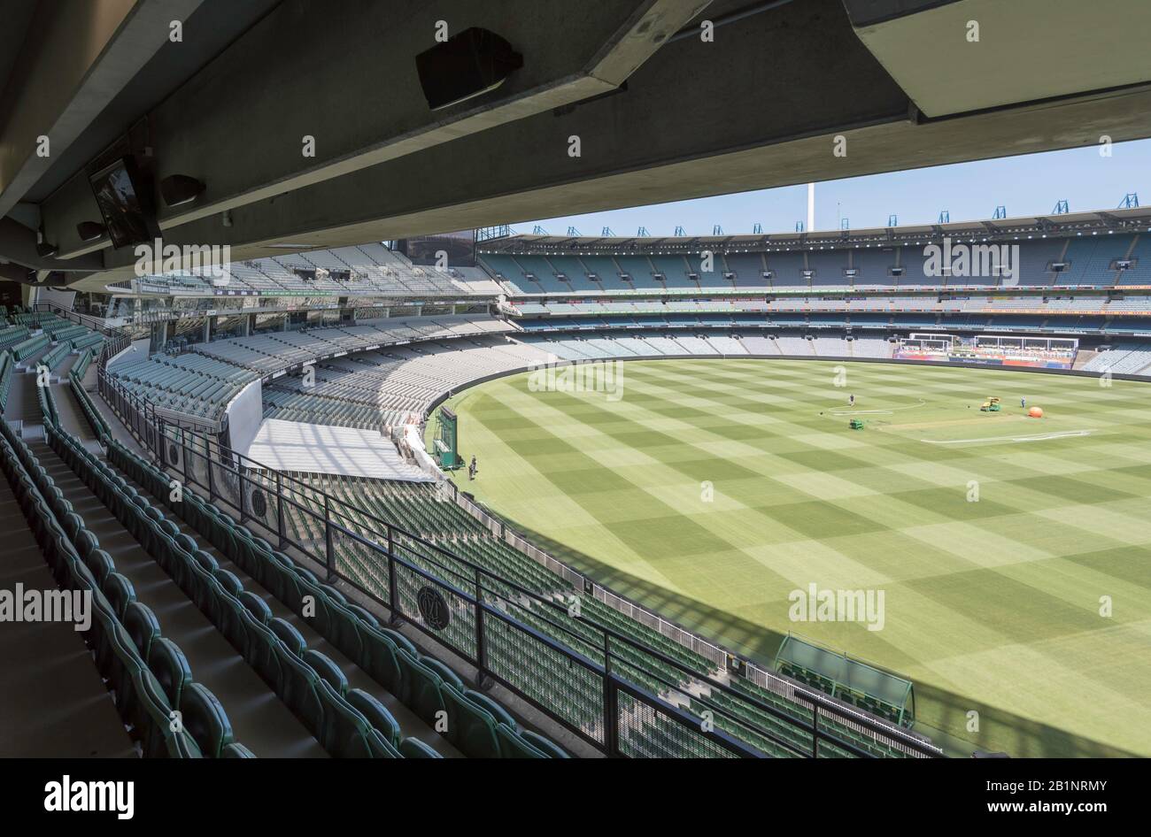 Ein Blick von den Rücksitzen auf der oberen Ebene auf dem Melbourne Cricket Ground (MCG), da er für ein bevorstehendes Cricket-Testspiel vorbereitet wird Stockfoto