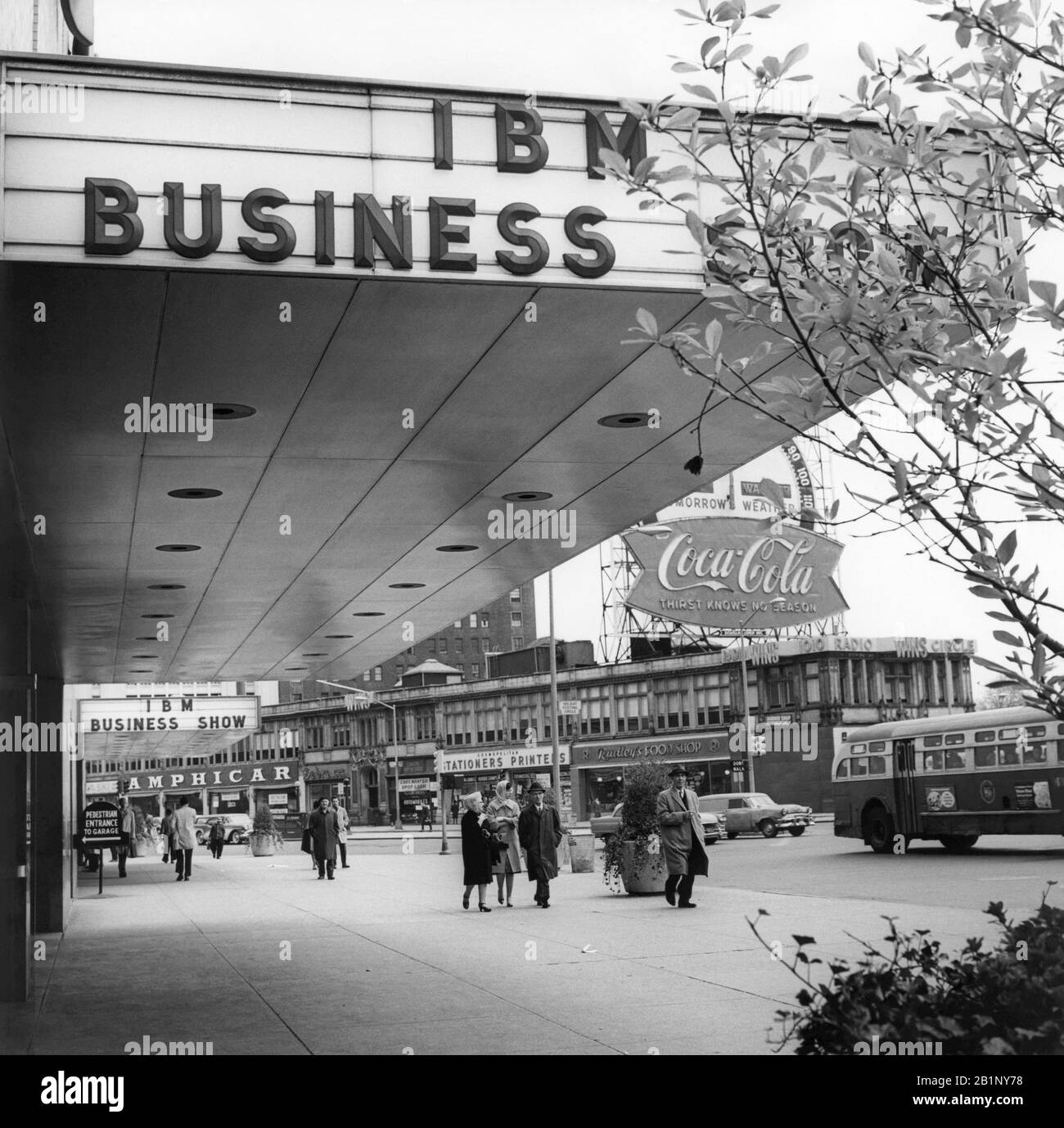 IBM Business Show im New York Coliseum am Columbus Circle in New York City, zeitgleich mit der Hauptversammlung am 30. April 1963 für IBM-Aktionäre. Stockfoto