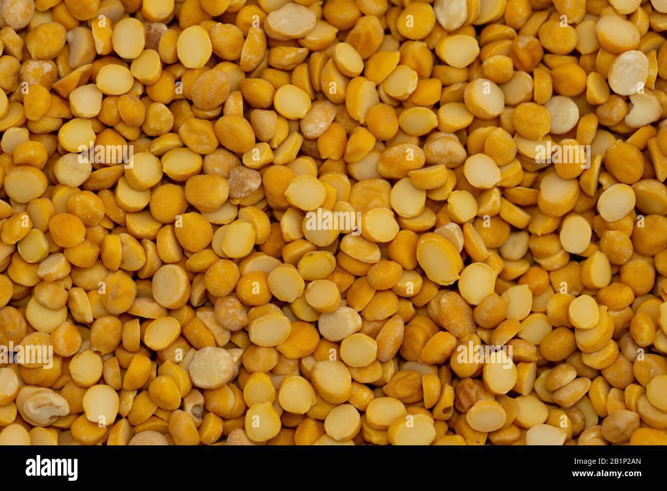 Nahaufnahme des Haufens des Gram-Pulses, Split Chickpea Stockfoto