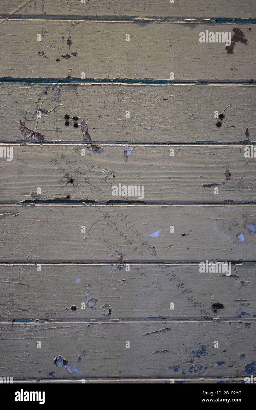 Japanische Schrift geschnitzt in die Wände der Angel Island's Immigration Station, wo viele Einwanderer warten Einreise in die Vereinigten Staaten untergebracht wurden. Stockfoto