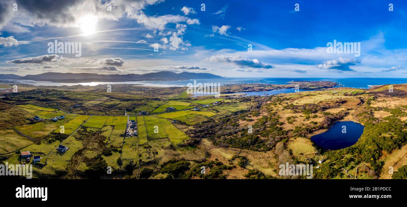 Aus der Luft von Rossbeg zwischen Ardara und Portnoo im County Donegal, Irland. Stockfoto