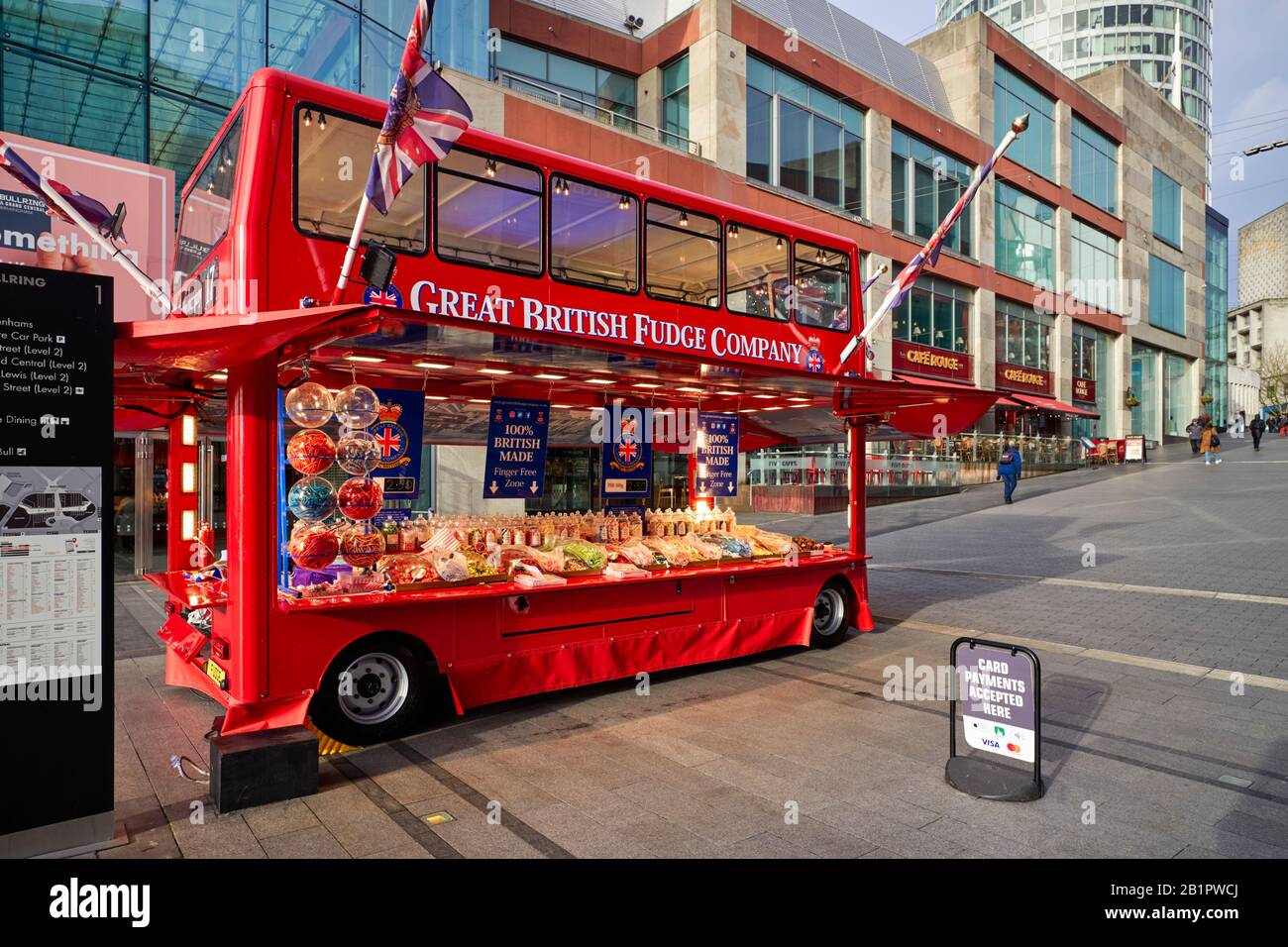 Great British Fudge Company, Einzelhandelsgeschäft mit Doppeldecker-Bus im Zentrum von Birmingham Stockfoto