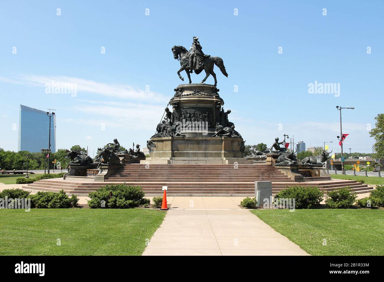 PHILADELPHIA, USA - 12. JUNI 2013: George Washington Monument in Philadelphia. Die Statue wurde 1897 von Rudolf Siemering (1835-1905). Stockfoto