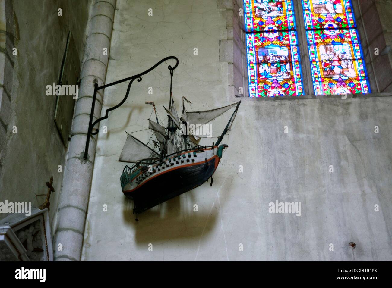 SAINT-JEAN-DE-LOSNE BURGUNDY FRANCE - KIRCHE SAINT-JEAN-BAPTISTE - BOOT EX-VOTO VON 1826 - VOTIVGABEN © FRÉDÉRIC BEAUMONT Stockfoto