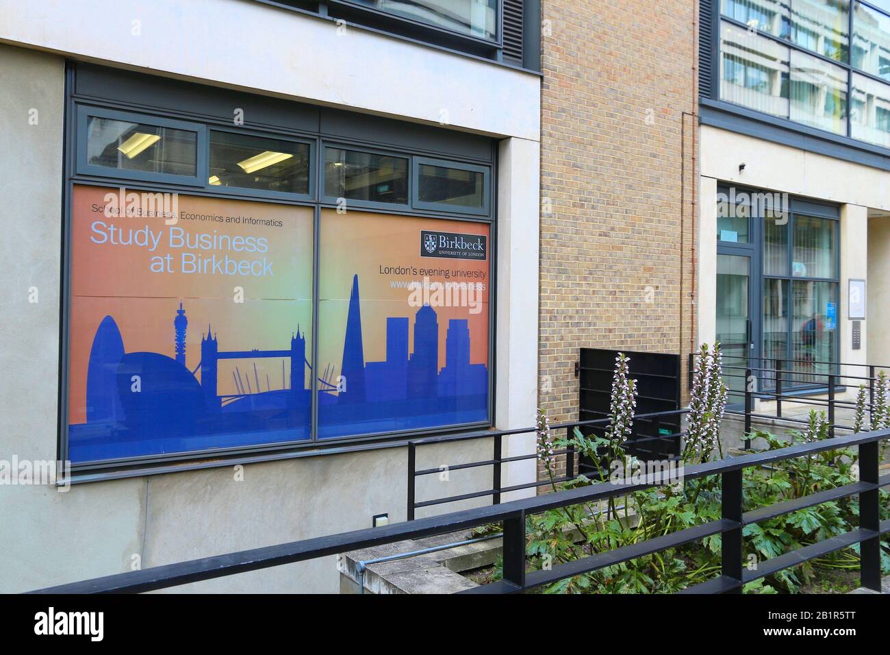 London, Großbritannien - 6. JULI 2016: School of Business, Economics and Informatics am Birkbeck College der University of London (Großbritannien). Stockfoto