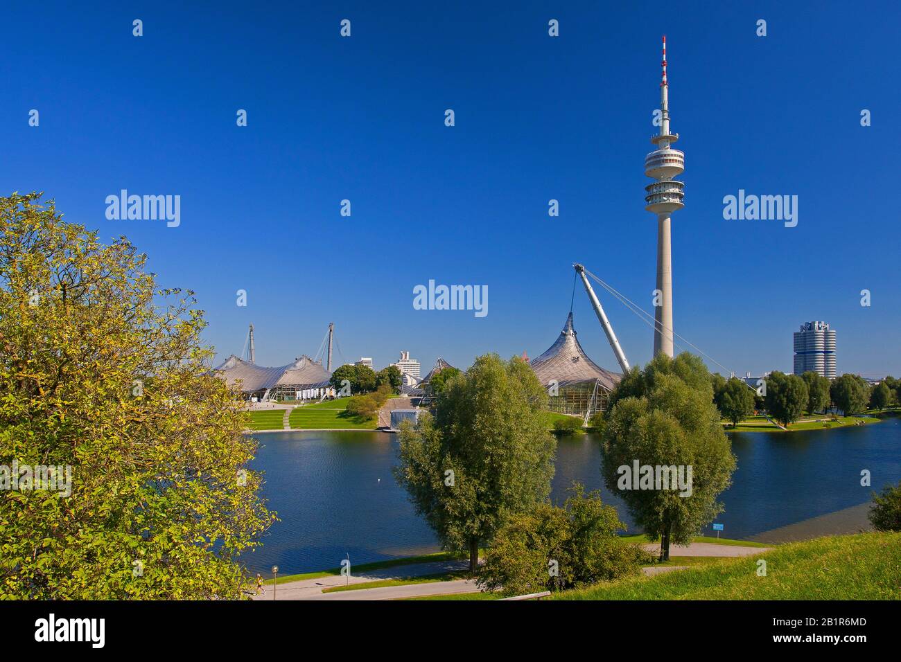 , Olympischer Park mit Zeltdach und Olympiaturm, Deutschland, Bayern, München Stockfoto