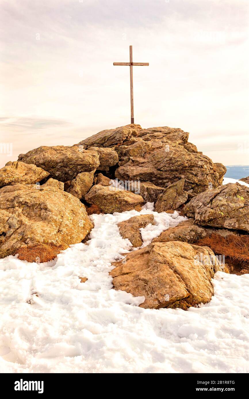 , Gipfelkreuz des Mount Arber, Deutschland, Bayern, Nationalpark Bayerischer Wald Stockfoto