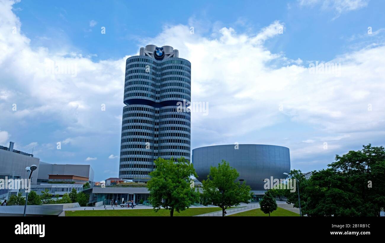 Das BMW-Museumsgebäude in München Stockfoto