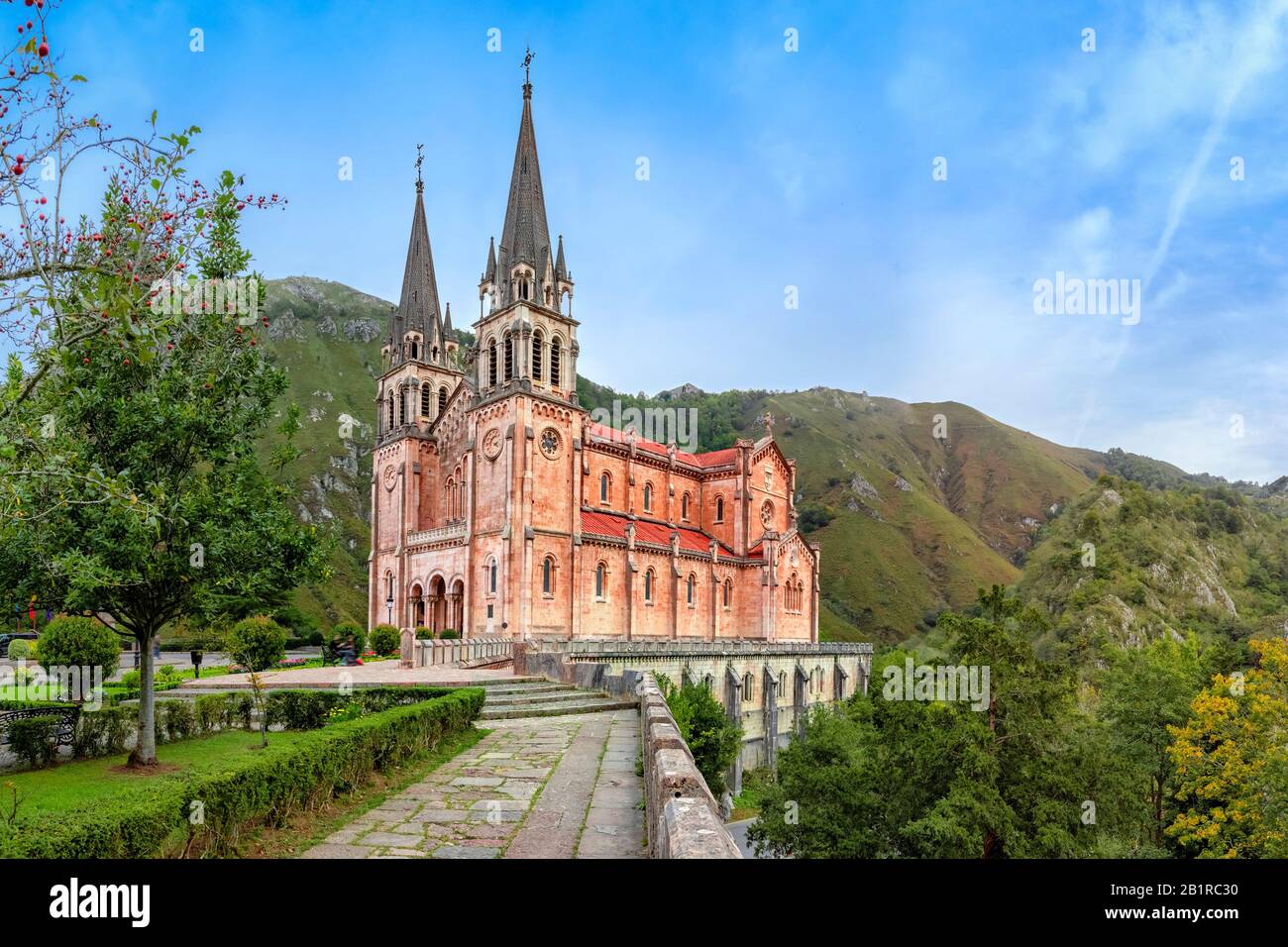 Neuromanische Basilika Santa Maria la Real de Covadonga in Asturien, Spanien Stockfoto