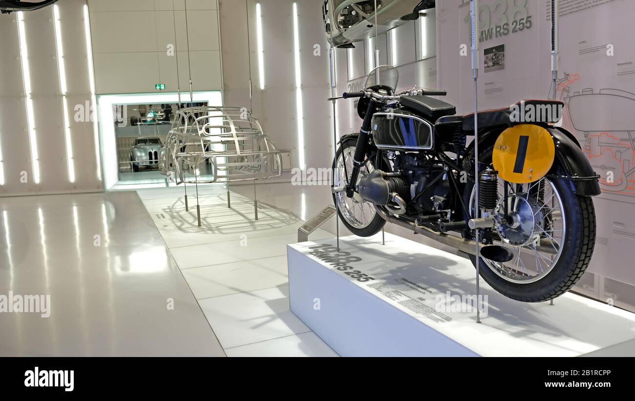 Historienraum über Motorrad RS255 im BMW Museum Stockfoto