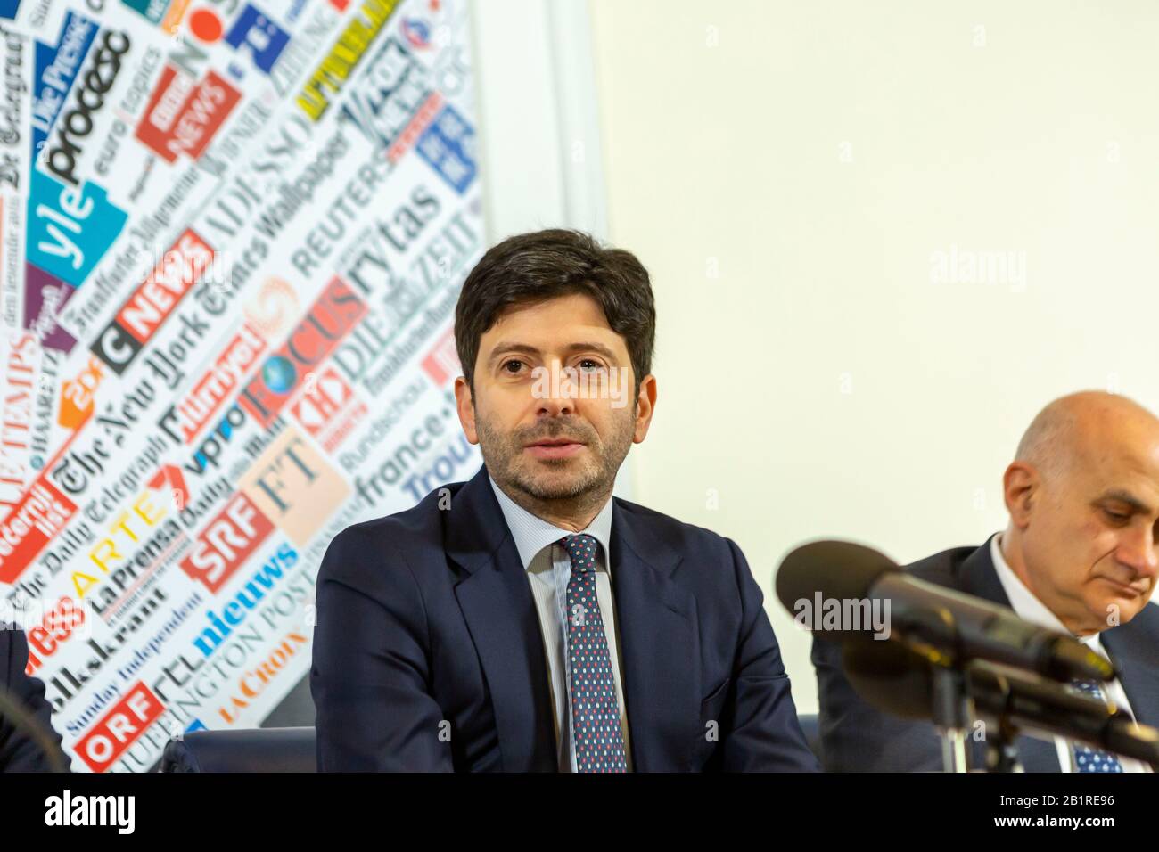 Rom, Italien. Februar 2020. Der italienische Gesundheitsminister Roberto Speranza nimmt an einer Fragestunde mit Fragen und Antworten an die ausländische Presse über Italiens Antwort auf den aktuellen Coronavirus Covid-19-Ausbruch in dem Land Teil, in dem es jetzt mehr als 400 bestätigte Fälle gibt Credit: Stephen Bisgrove/Alamy Live News Stockfoto