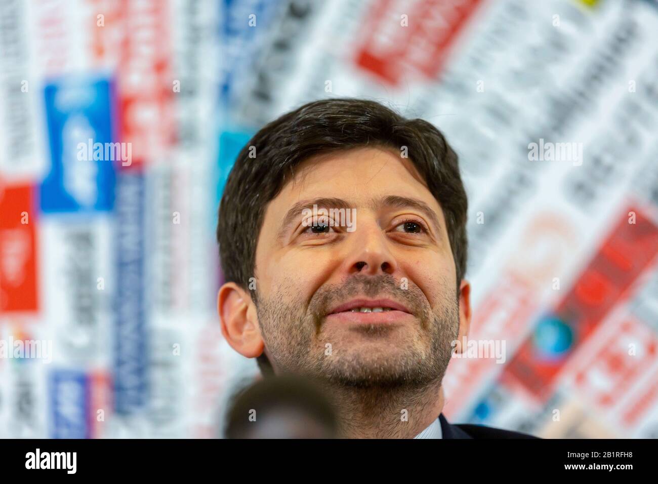 Rom, Italien. Februar 2020. Der italienische Gesundheitsminister Roberto Speranza nimmt an einer Fragestunde mit Fragen und Antworten an die ausländische Presse über Italiens Antwort auf den aktuellen Coronavirus Covid-19-Ausbruch in dem Land Teil, in dem es jetzt mehr als 400 bestätigte Fälle gibt Credit: Stephen Bisgrove/Alamy Live News Stockfoto