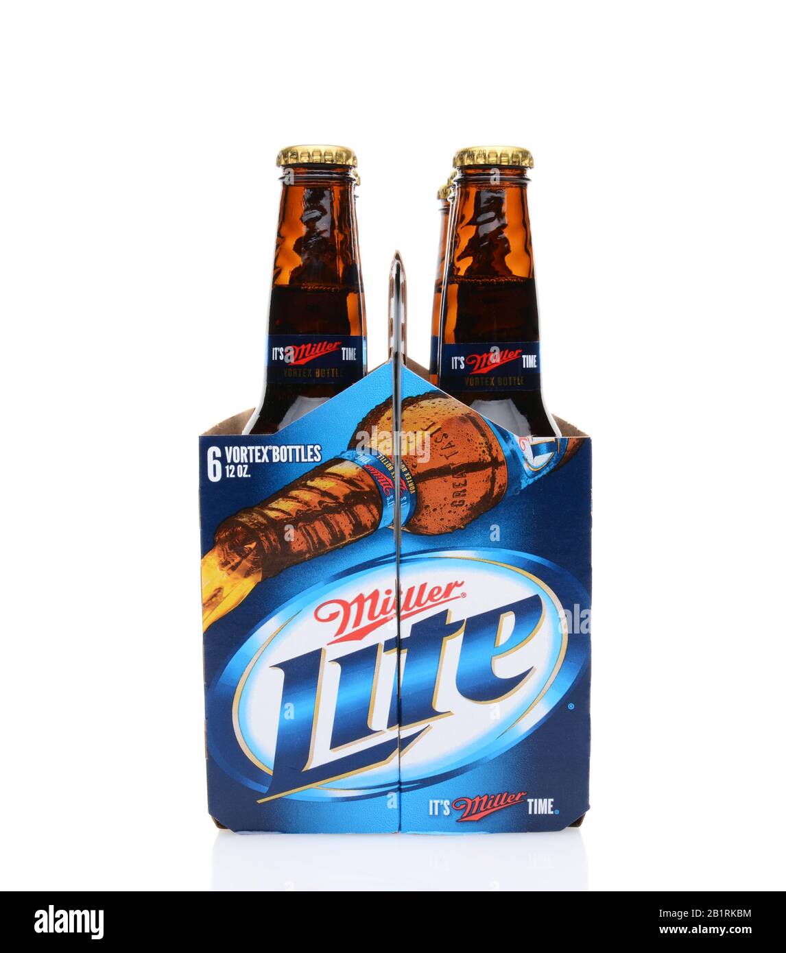 Irvine, CA - 25. MAI 2014: Eine 6-er Packung Miller Light Beer, Endansicht. Produziert von MillerCoors Miller Lite wurde 1975 vorgestellt und wurde schnell zum Stockfoto
