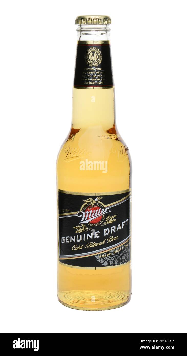 Irvine, CA - 27. MAI 2014: Eine einzige Flasche Miller Genuine Draft on White. MGD wird tatsächlich aus demselben Rezept wie Miller High Life hergestellt, außer es i Stockfoto