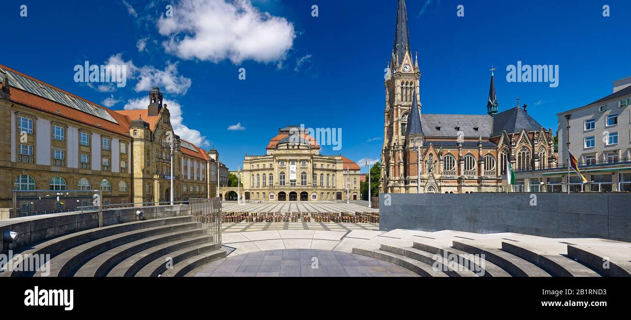 Theaterplatz mit Kunstsammlung, Oper und St. Petri Kirche in Chemnitzer, Sachsen, Deutschland, Stockfoto