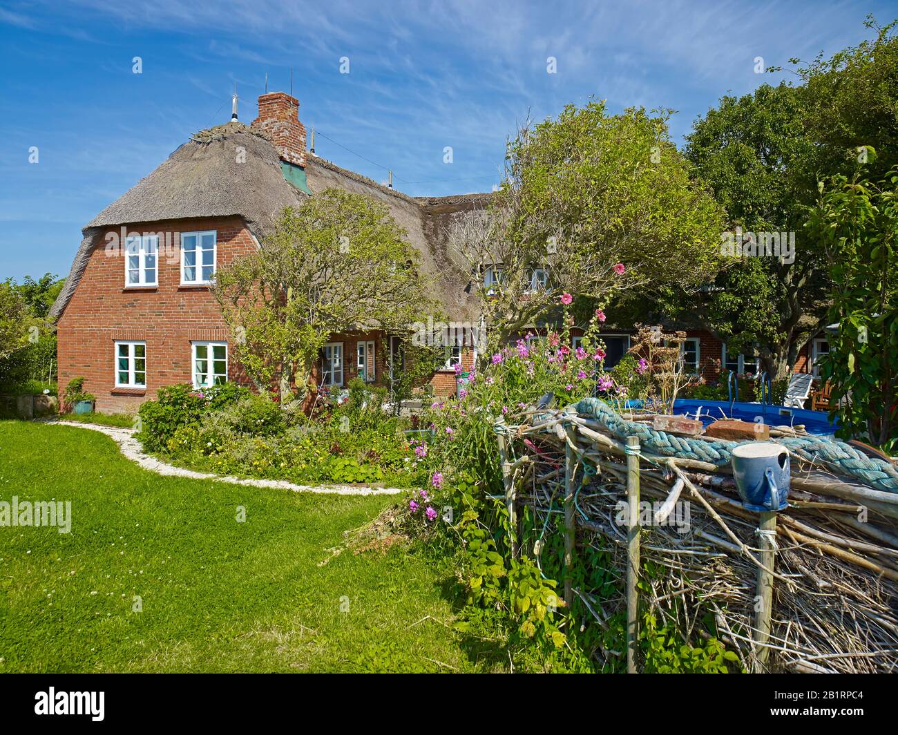 Reetch Cottage auf der Hanswarft auf der Hallig Hooge, Nordfriesland, Schleswig-Holstein, Deutschland, Stockfoto