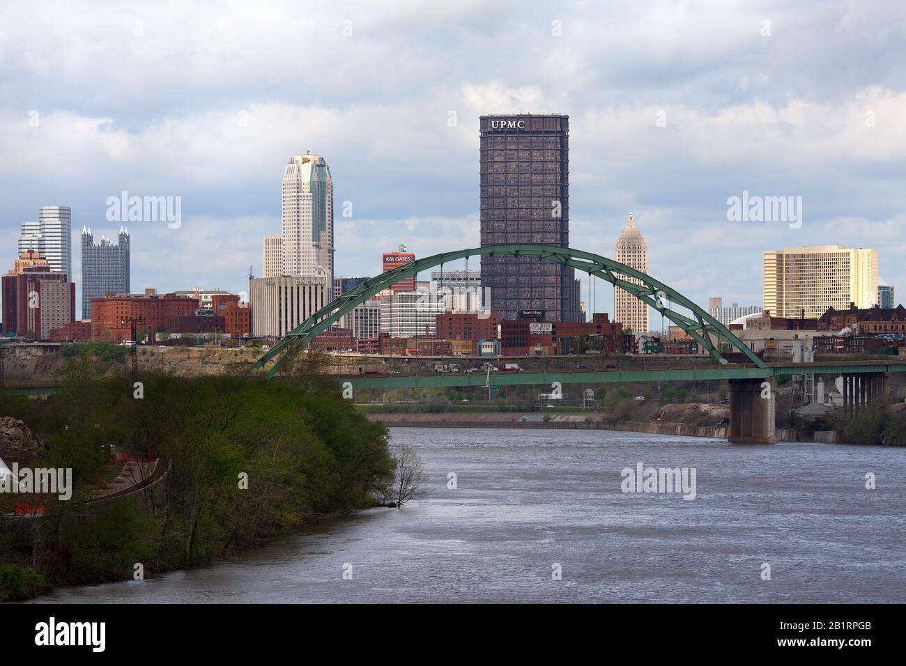 Pittsburgh, Pennsylvania, Vereinigte Staaten - Monongahela River und Skyline der Innenstadt, Stockfoto