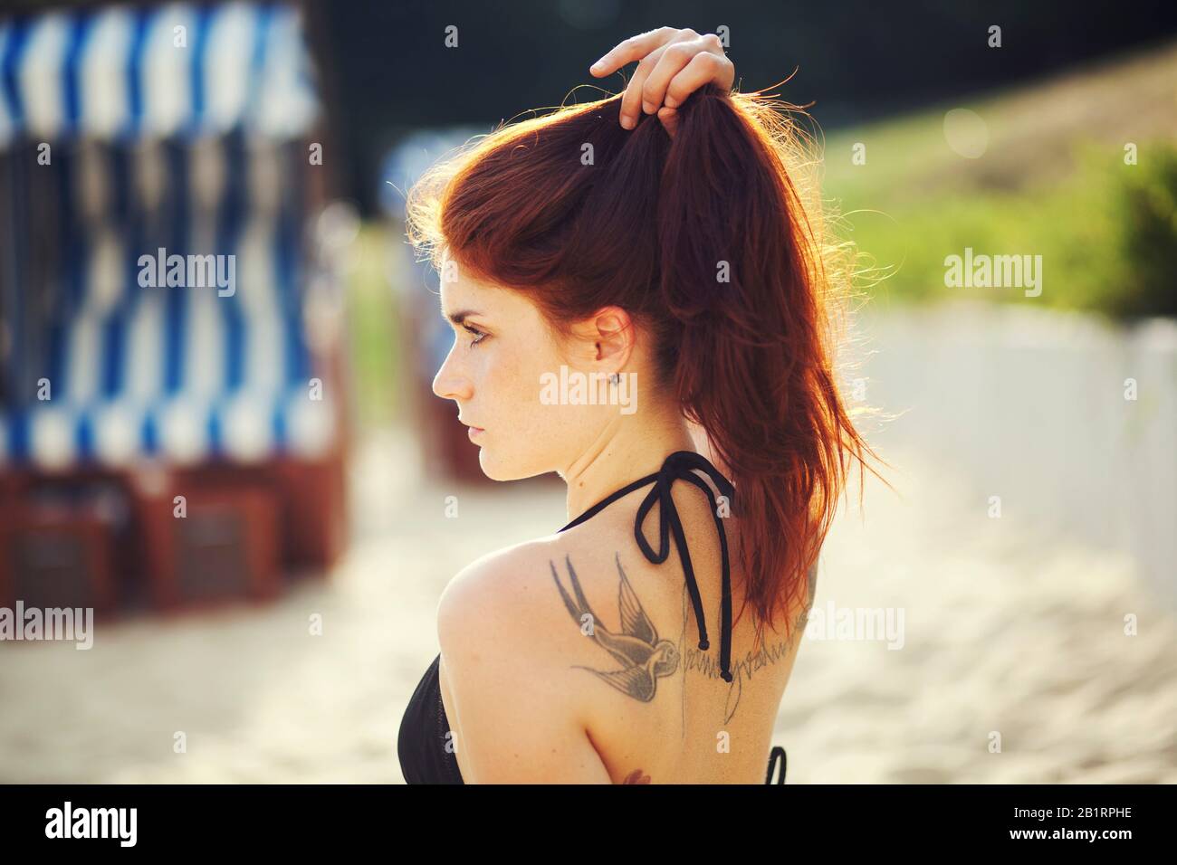Alte frauen am strand bikini Fotos und Bildmaterial in hoher