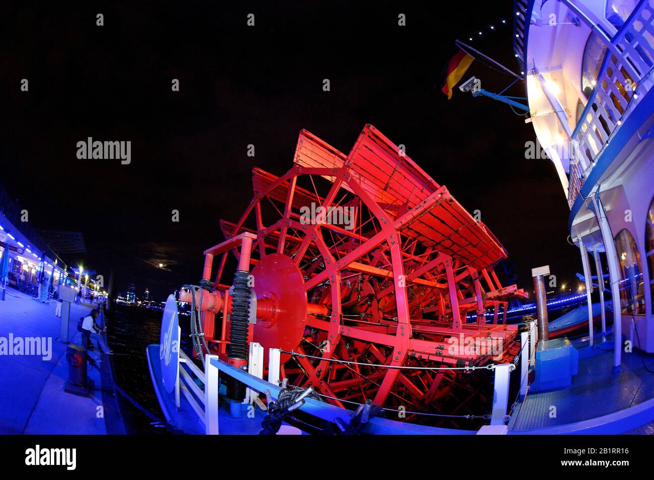 Blauer HAFEN 2010, historischer Raddampfer Louisiana Star, beleuchtet