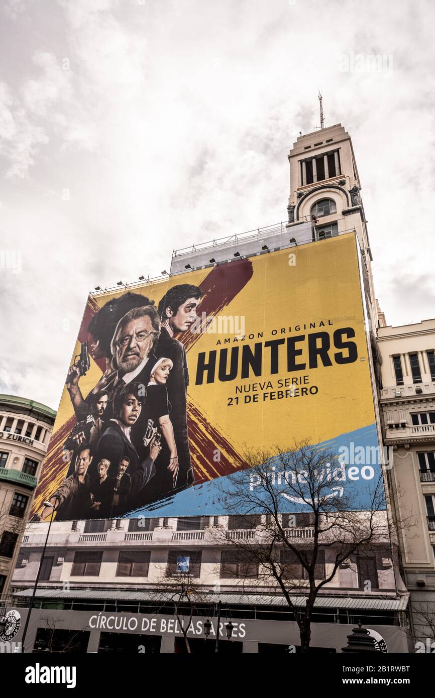 Große Rechnung für Amazon Prime exklusive TV-Serie "Hunters", auf der Vorderseite von Belles Artes eine öffentliche Kunstgalerie, Calle Alcala, Madrid, Spanien Stockfoto