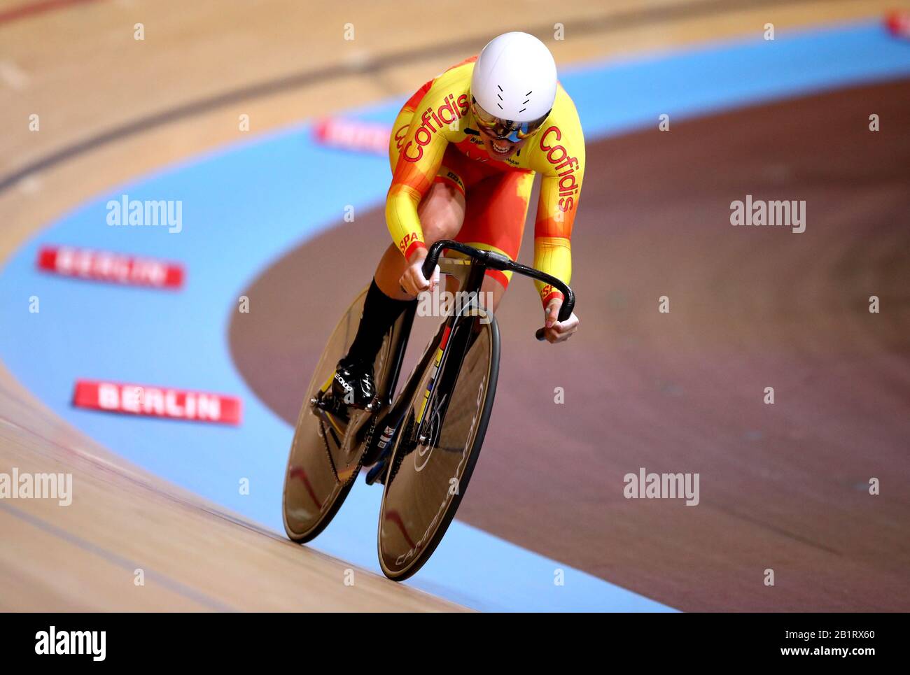 Spaniens Tania Calvo Barbero tritt im 100-m-QualifikationsspSprint Der Frauen an Tag zwei der Radweltmeisterschaften 2020 der Rennbahn im Velodrom in Berlin an. Stockfoto