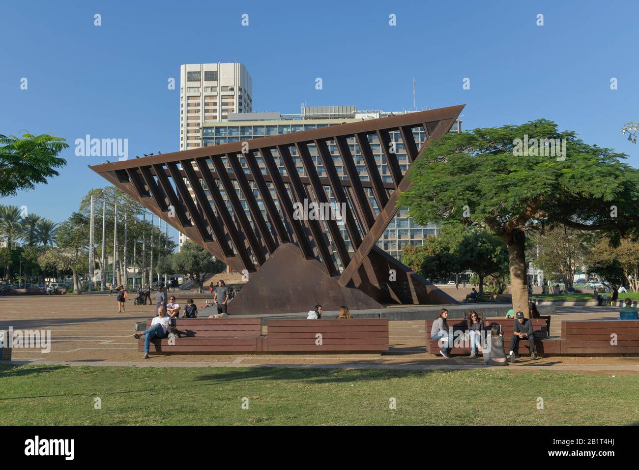 Skulptur von Yigal Tumarkin als Holocaust-Denkmal, Izhak Rabin Square, Tel Aviv, Israel Stockfoto