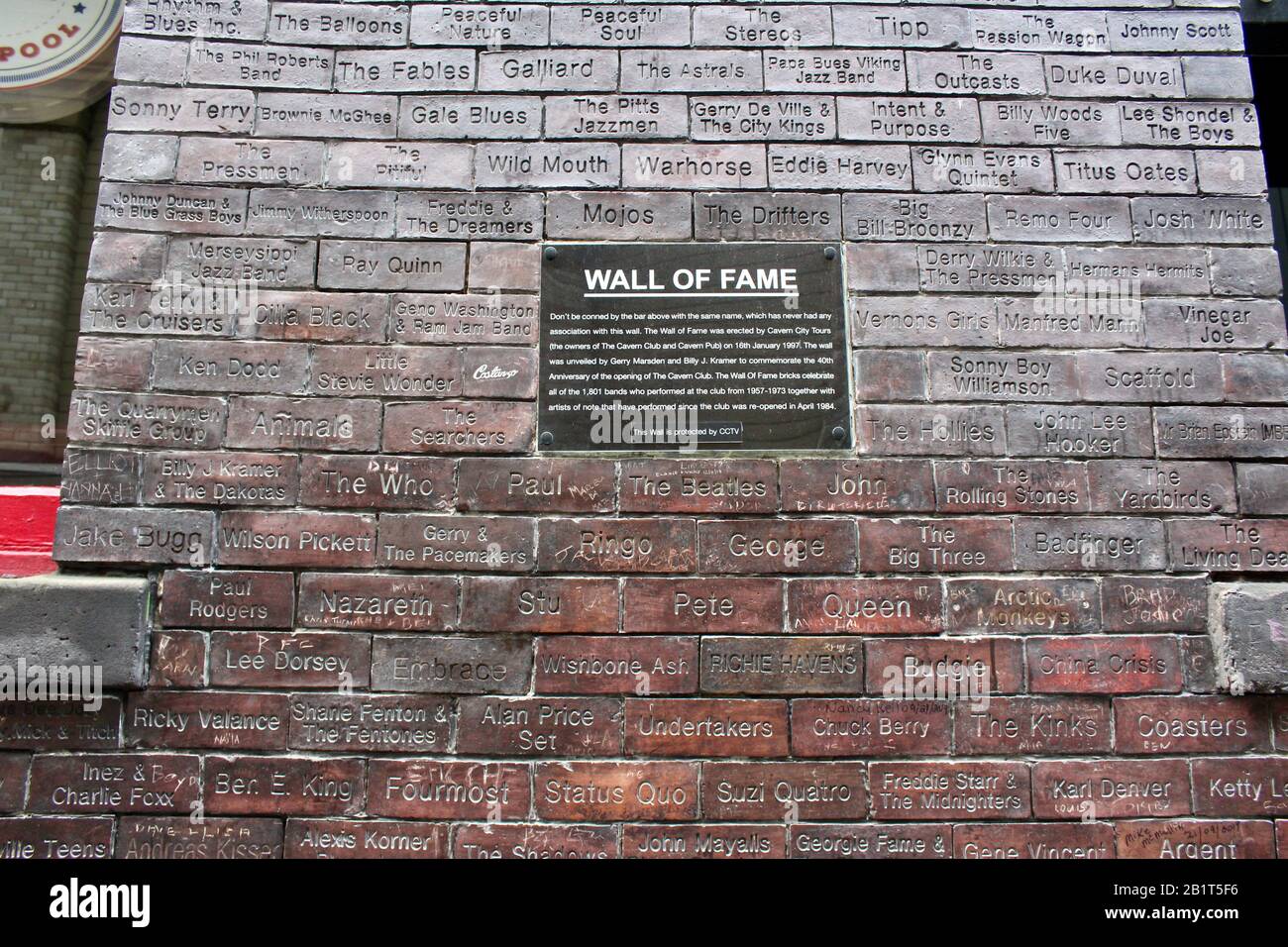 Die Mauer des Ruhmes, die Leute auflistet, die im Cavern-Club in liverpool england UK gespielt haben Stockfoto