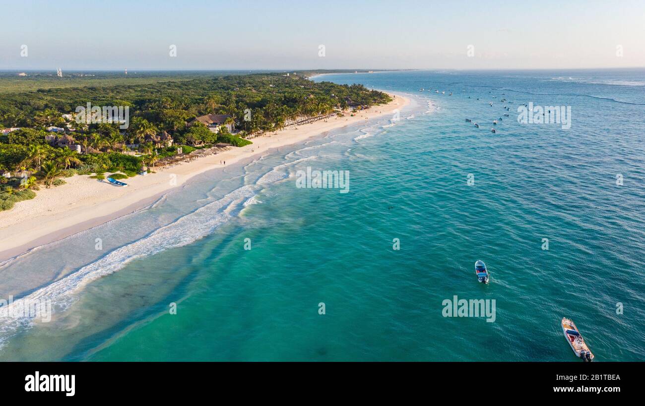 Luftansicht des türkisfarbenen Wassers Tulum Strand Mexiko Nordamerika Stockfoto