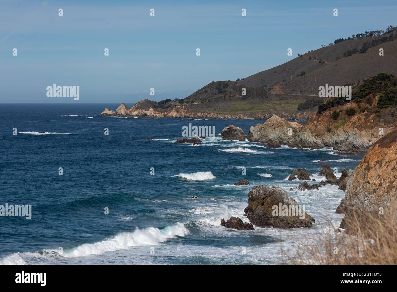 Blick auf den Big Sur Highway entlang der kalifornischen Küste, USA. Stockfoto