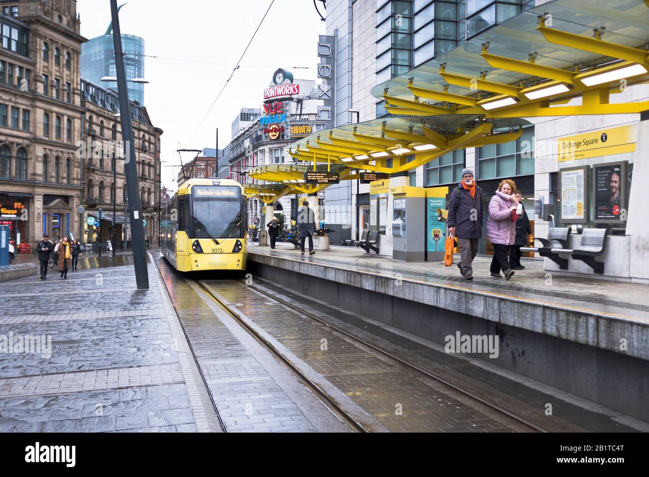 dh Exchange Square MANCHESTER ENGLAND Straßenbahnhaltestelle Metrolink in großbritannien Stockfoto