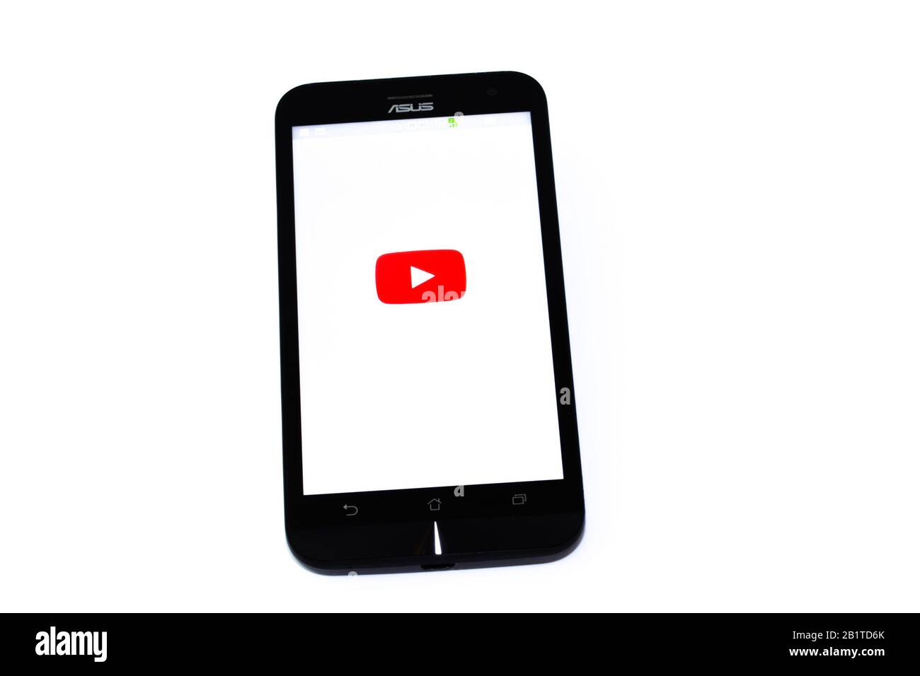 Kouvola, Finnland - 23. Januar 2020: YouTube App-Logo auf dem Bildschirm des Smartphones Asus Stockfoto