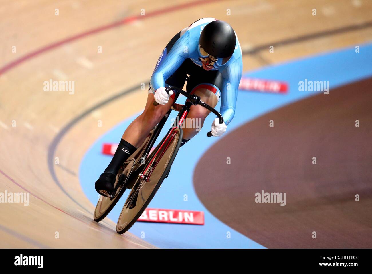 Kanadas Kelsey Mitchell tritt im 100-m-QualifikationsspSprint Der Frauen an Tag zwei der Radweltmeisterschaften 2020 der Rennstrecke im Velodrom, Berlin, an. Stockfoto