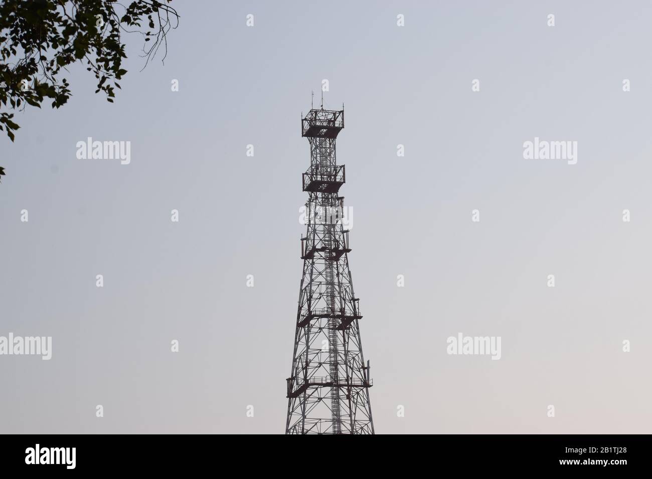 Bhavnagar, Gujarat, Indien - 01. Februar 2020: Communications Tower. Stockfoto