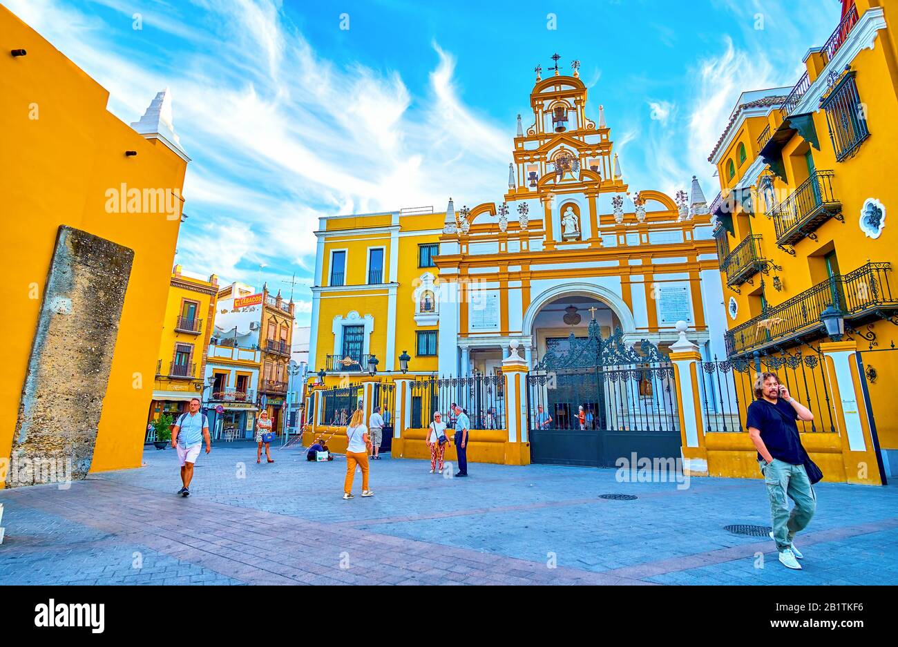 Sevilla, SPANIEN - 1. OKTOBER 2019: Die schöne Basilika der Macarena ist einer der geehrten Orte der Religion in der Stadt, am 1. Oktober in Sevi Stockfoto Sevilla, SPANIEN - 1. OKTOBER 2019: Die schöne Basilika der Macarena ist einer der geehrten Orte der Religion in der Stadt, am 1. Oktober in Sevi Stockfoto