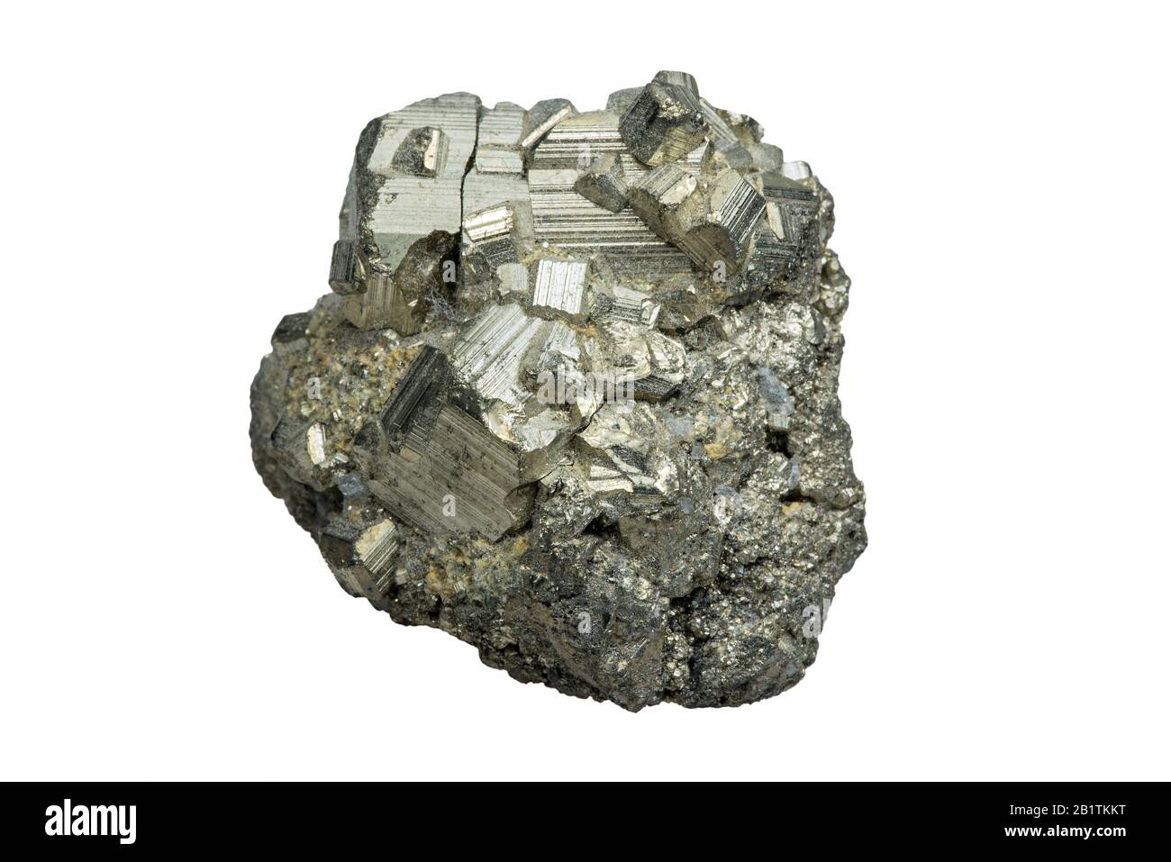 Das Mineral Pyrit / Eisen-Pyrit / Narrengold, Eisensulfid, das in Huaron, Peru vor weißem Hintergrund gefunden wurde Stockfoto